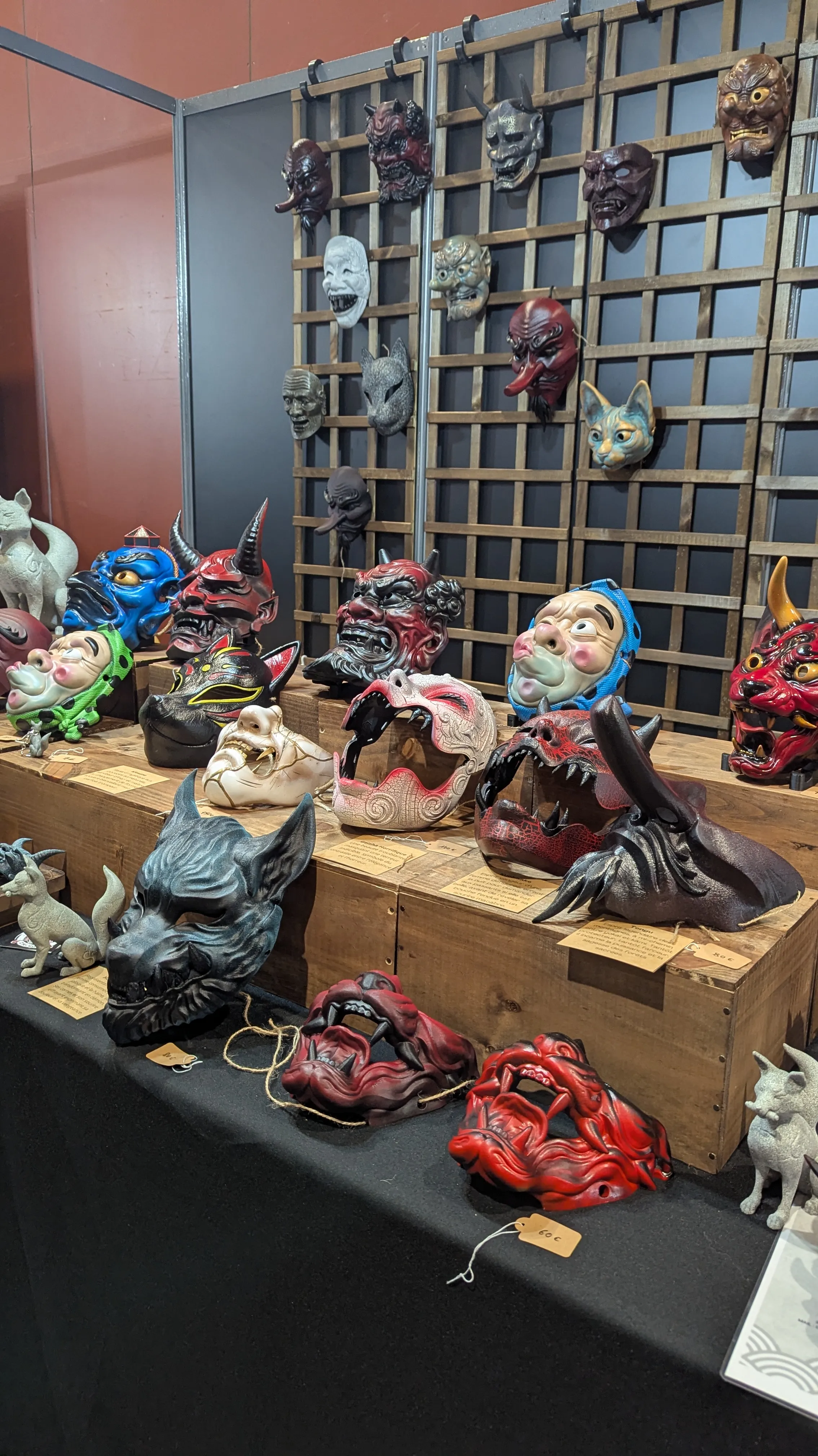 Stand Dai Yokai avec masques japonais en convention