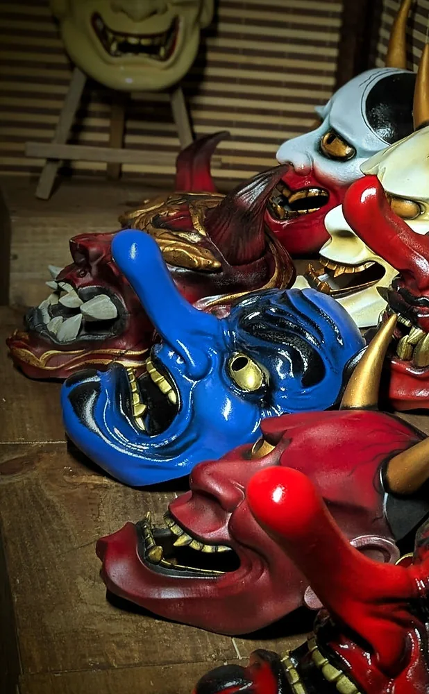 Where to buy a handmade Japanese mask in France