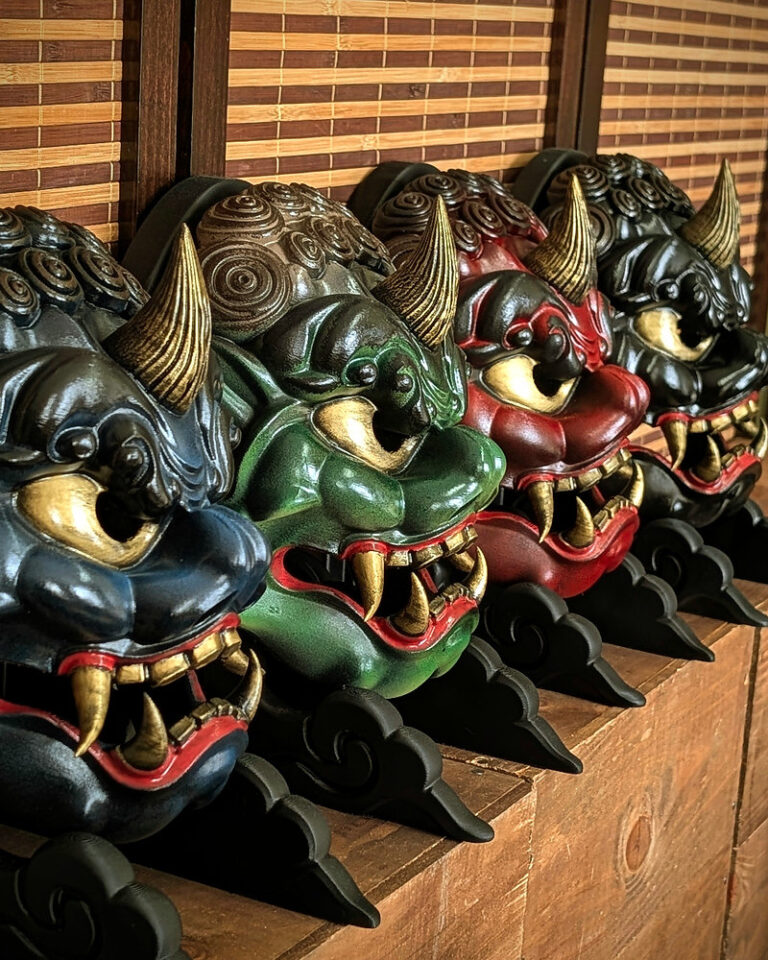 Fujin, le dieu du vent japonais : origine grecque et masque, masque japonais fait main Dai Yokai en Bretagne