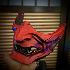 Demi-masque Mempo samourai rouge en PETG peint a la main, vue trois quarts