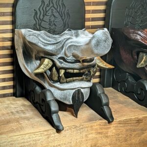 Demi-Masque Mempo Tengu Blanc, demi-masque japonais fait main par Dai Yokai