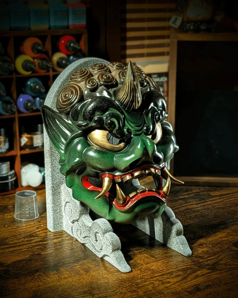 Masque Fujin dieu du vent japonais fait main en PETG, peau verte et yeux dores, Dai Yokai