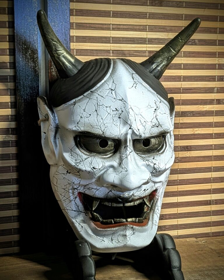 Masque Hannya Blanc, masque japonais fait main par Dai Yokai