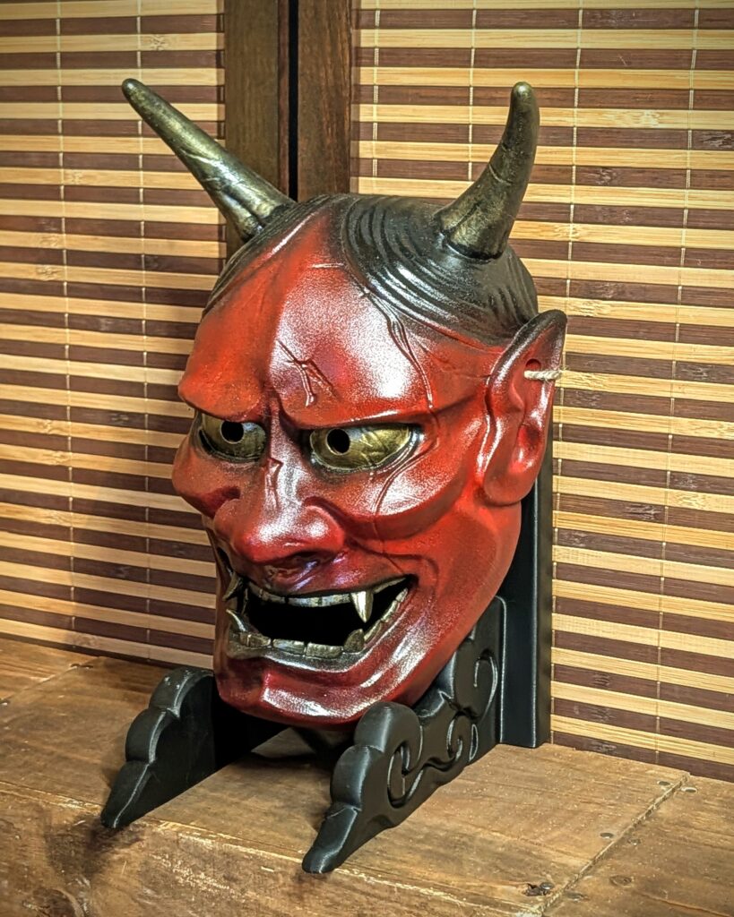 Masque Hannya rouge Aka PETG yeux dorés cornes peint main Dai Yokai théâtre Nô Bretagne