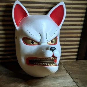Masque Kitsune blanc Zenko traditionnel, renard japonais lié à Inari, peint à la main en Bretagne