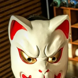 Masque Kitsune blanc traditionnel issu du duo Zenko et Nogitsune, peint à la main en Bretagne.