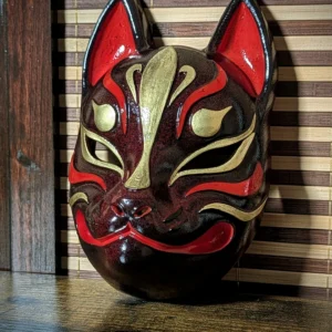 Masque Kitsune Bordeaux Moderne, masque japonais fait main par Dai Yokai