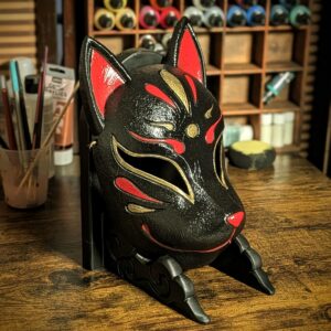 Masque Kitsune Noir Nogitsune, masque japonais fait main par Dai Yokai
