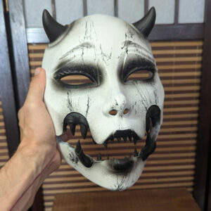 Masque Kuchisake-Onna Articulé, masque japonais fait main par Dai Yokai