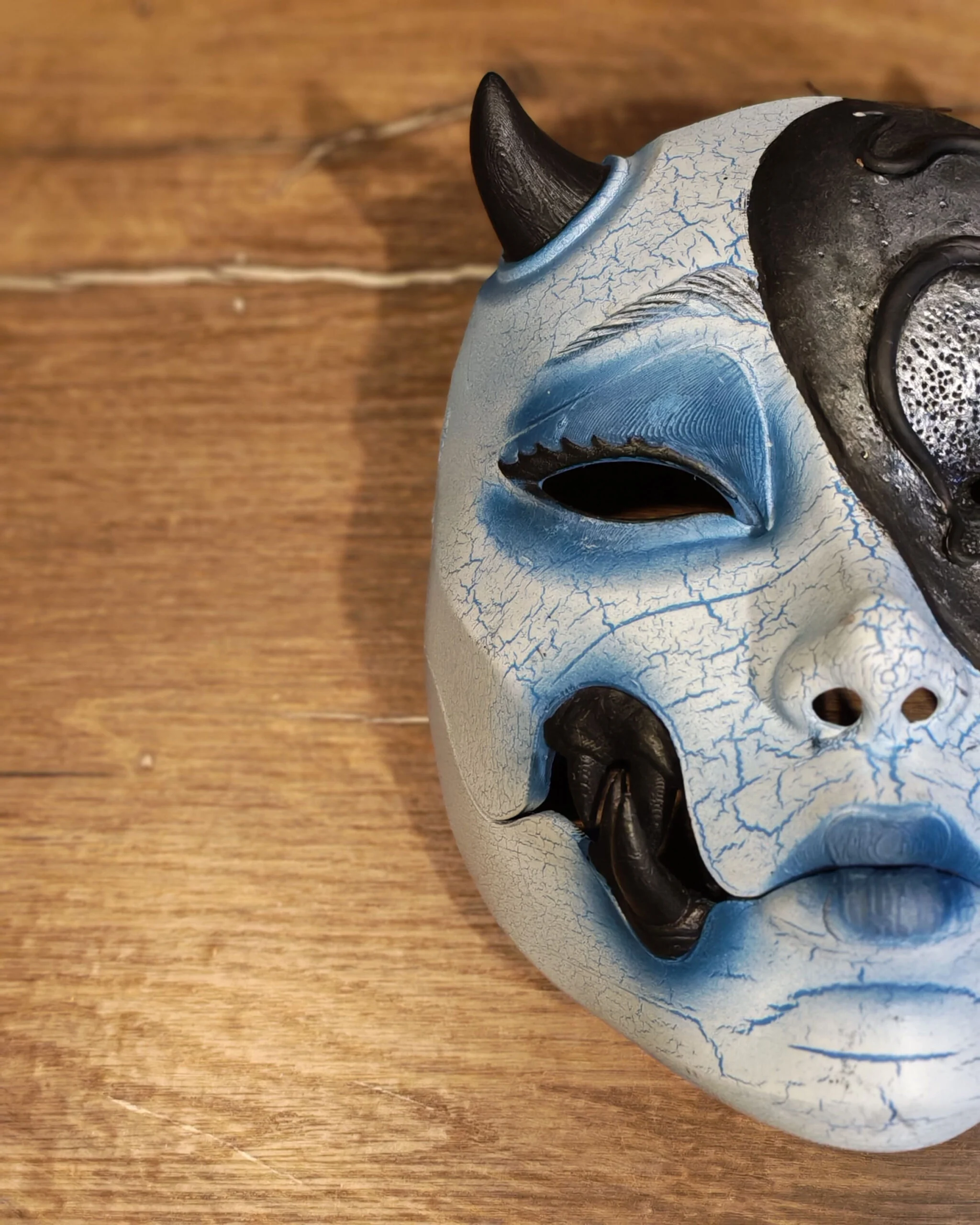 Masque Kuchisake x Adopte ton Poulpe Collab, masque japonais fait main par Dai Yokai, vue produit 3