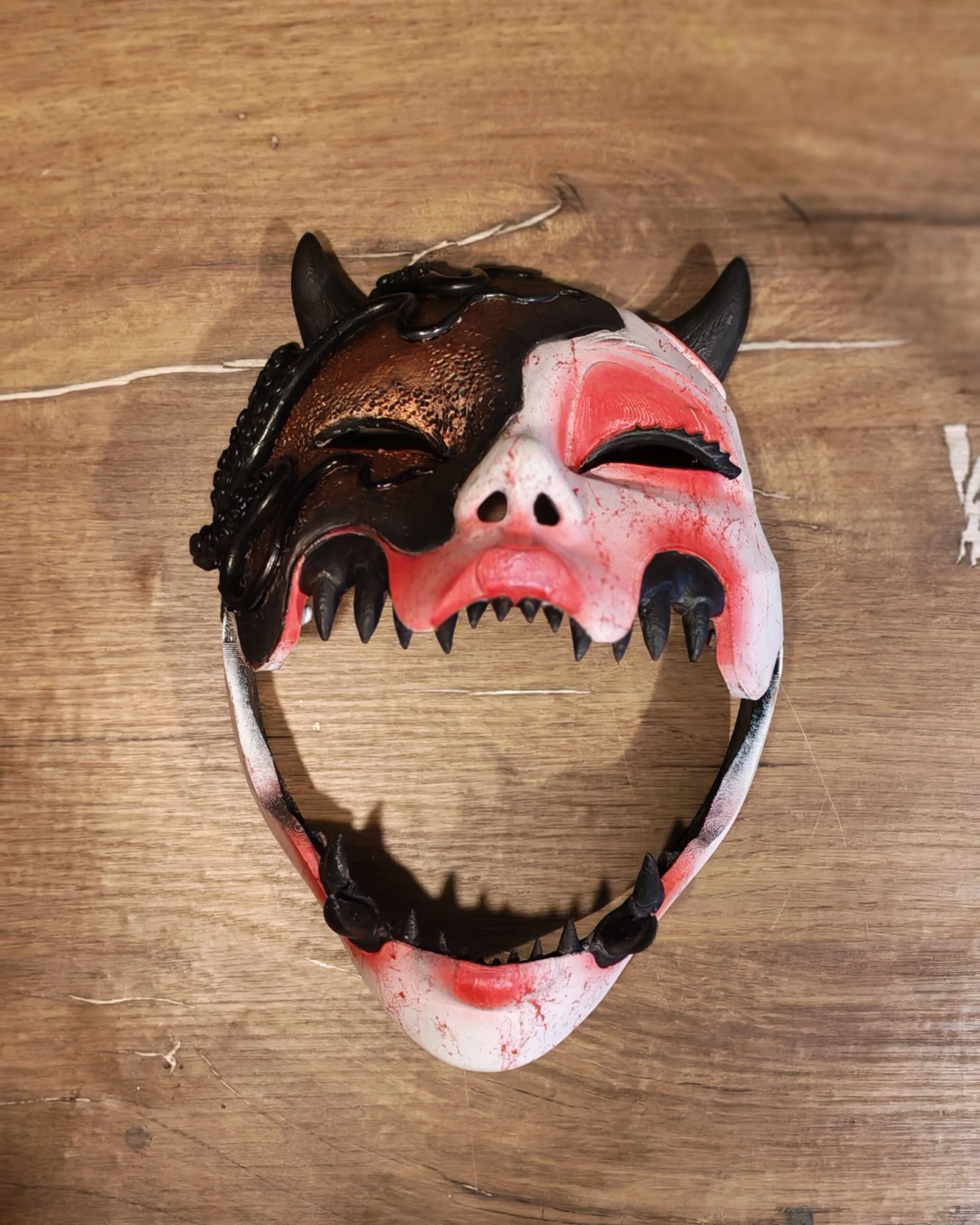 Masque Kuchisake x Adopte ton Poulpe Collab, masque japonais fait main par Dai Yokai, vue produit 4