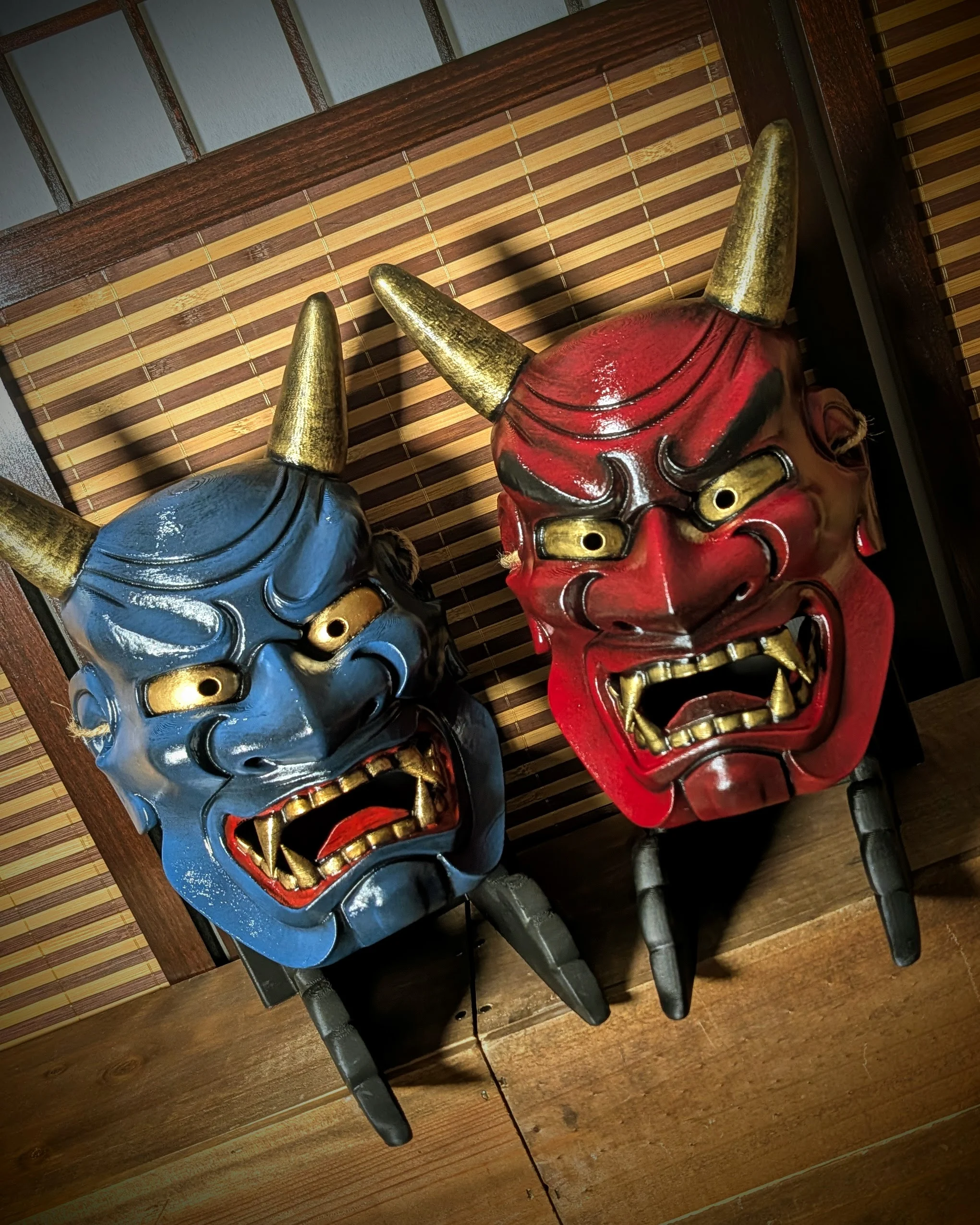 Masque Oni Ondeko Duo Rouge Bleu, masque japonais fait main par Dai Yokai, vue produit 4
