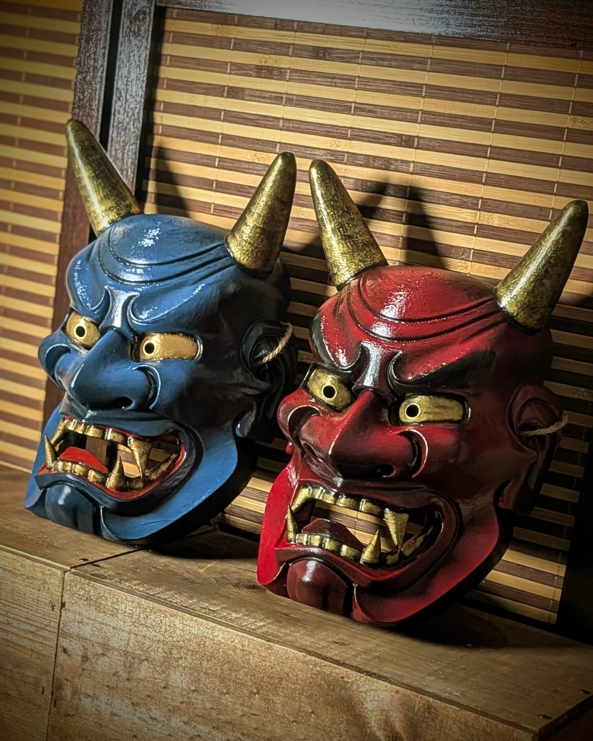 Masque Oni Ondeko Duo Rouge Bleu, masque japonais fait main par Dai Yokai, vue produit 5