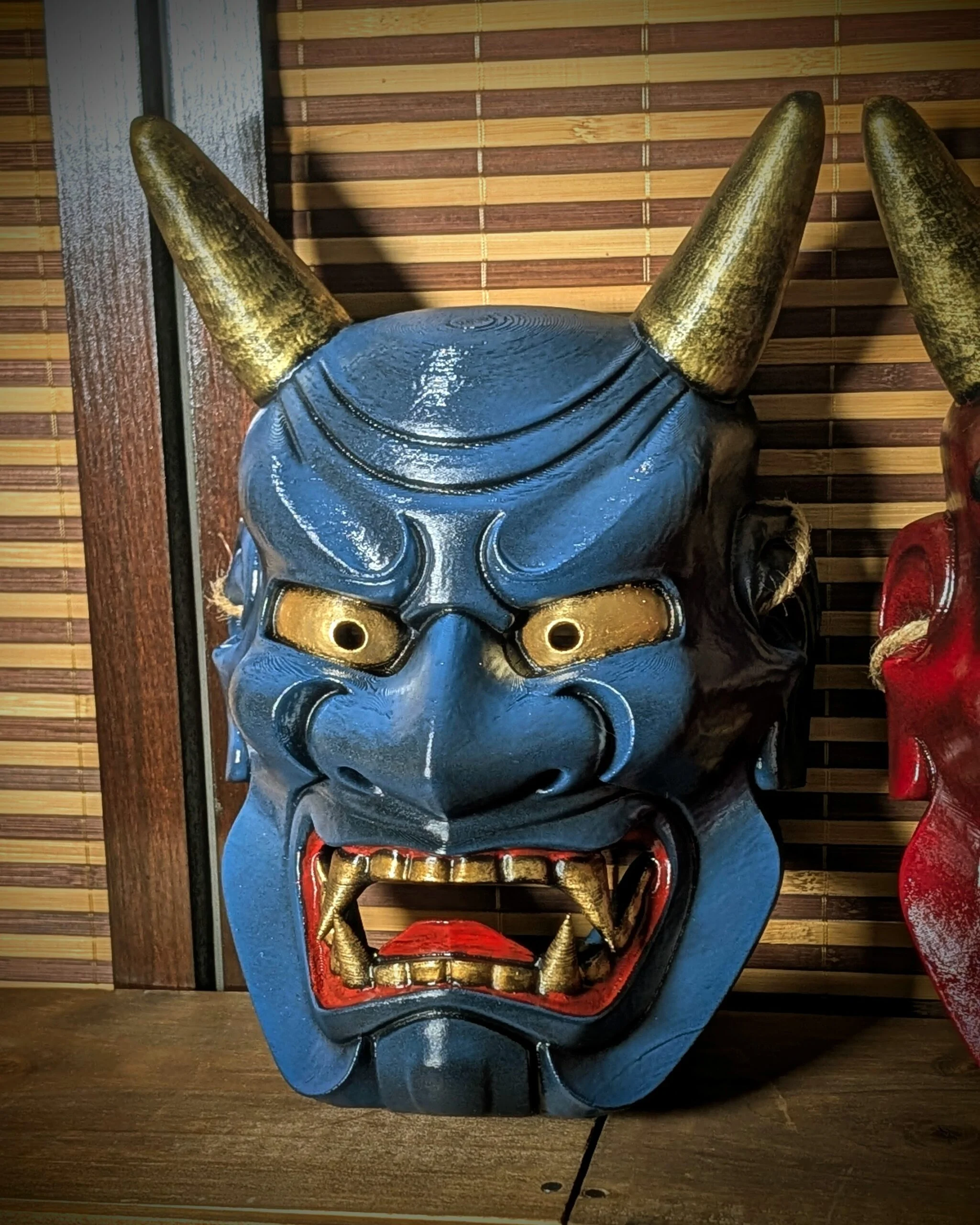 Masque Oni Ondeko Duo Rouge Bleu, masque japonais fait main par Dai Yokai, vue produit 7