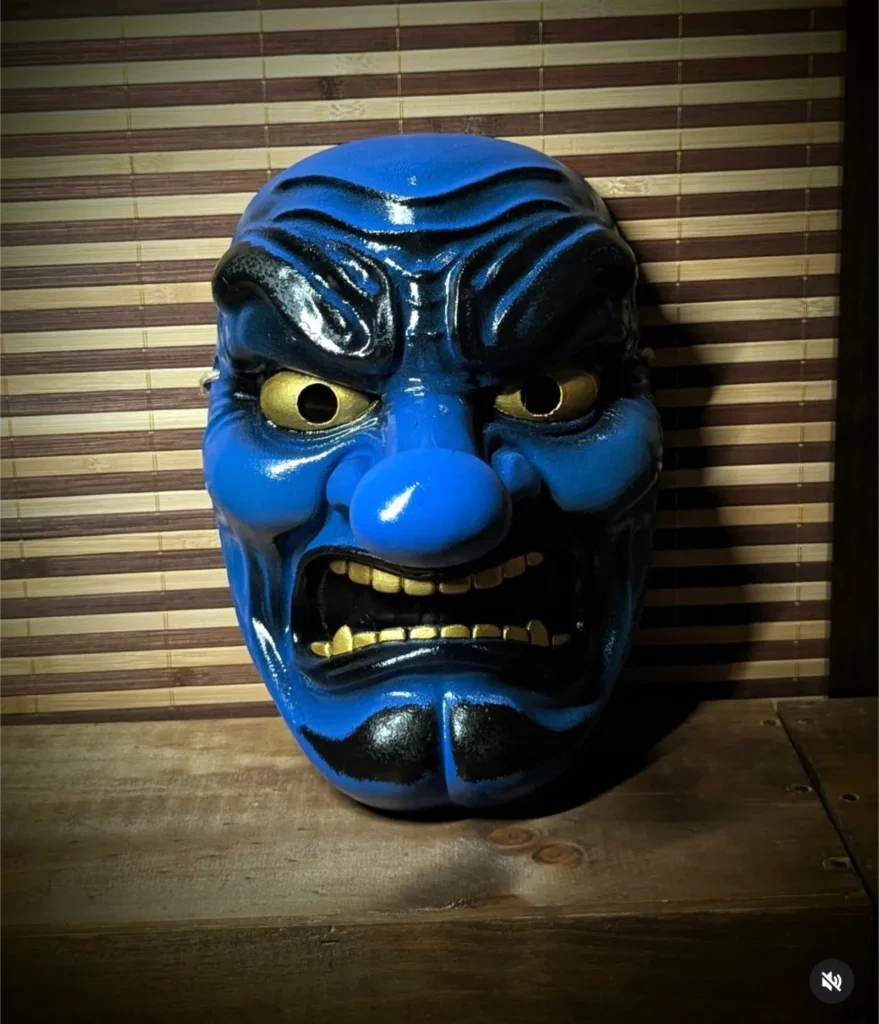 Masque Tengu traditionnel bleu Le Maitre des Vents par Dai Yokai création japonaise