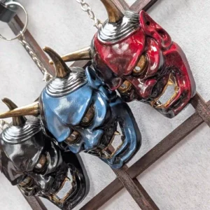 Porte-clés Hannya traditionnel rouge bleu et noir en résine peints à la main